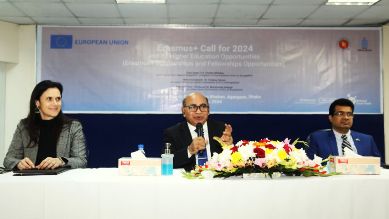 অনুষ্ঠানে বক্তব্য দিচ্ছেন ইউজিসি চেয়ারম্যান অধ্যাপক মুহাম্মদ আলমগীর