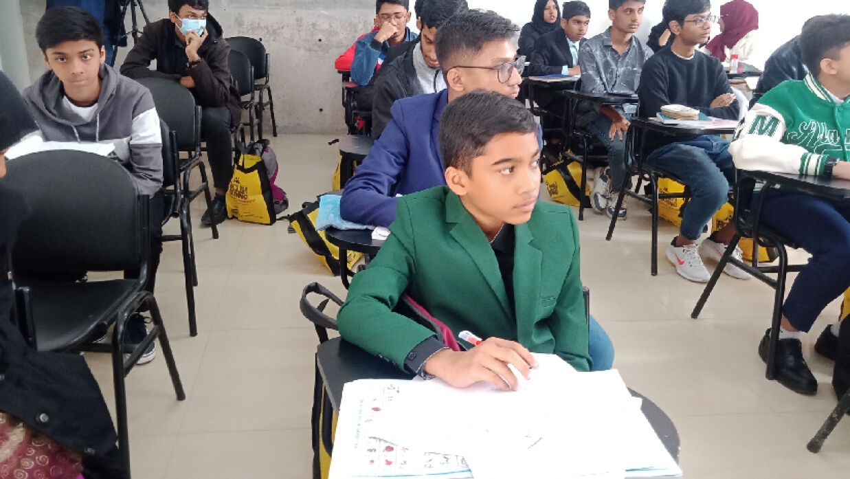 ইংলিশ অলিম্পিয়াডে শিক্ষার্থীরা