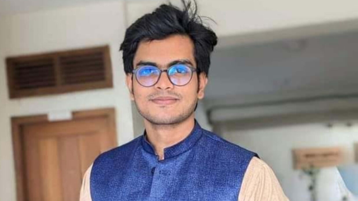 বান্ধবীকে নিয়ে মাওয়া থেকে ফেরার পথে প্রাণ গেল জবি ছাত্রের