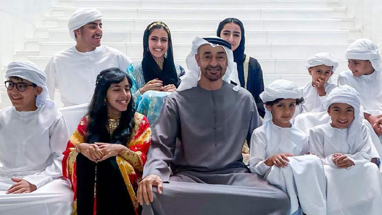 সংযুক্ত আরব আমিরাতের প্রেসিডেন্ট শেখ মোহাম্মদ বিন জায়েদ আল-নাহিয়ান ও তার পরিবার