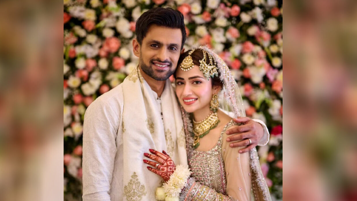 ক্রিকেটার শোয়েব মালিক ও তার স্ত্রী সানা জাভেদ