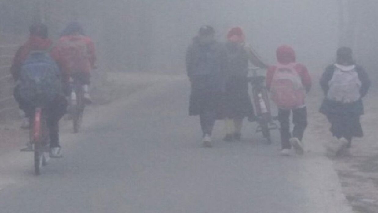 তীব্র শীতে নওগাঁর জনজীবন স্থবির হয়ে পড়েছে