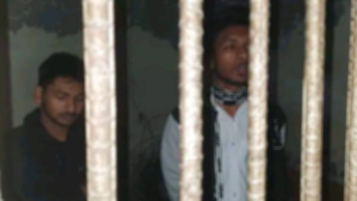 আটক দুই কলেজছাত্র 
