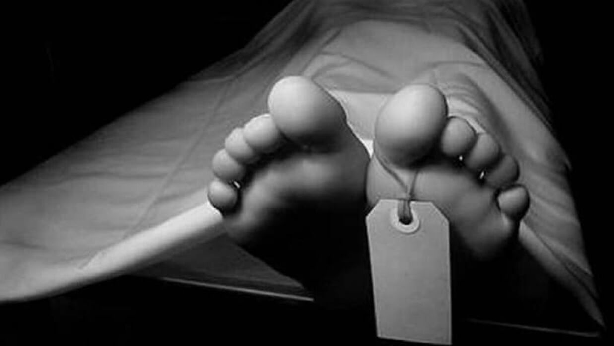 চলন্ত ট্রেন থেকে লাফ দেওয়ায় এক কলেজছাত্রের মৃত্যু হয়েছে