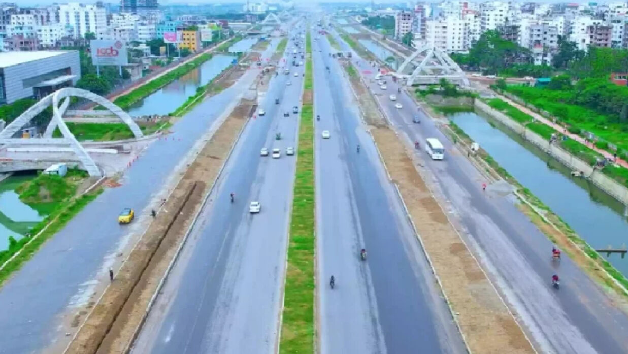 পূর্বাচলের ট্রাকচাপায় প্রাণ গেল ২ মোটরসাইকেল আরোহীর