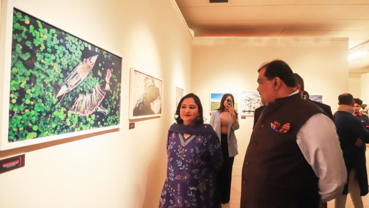 এআইইউবি ফটোগ্রাফি ক্লাবের উদ্যোগে শিল্পকলায় প্রদর্শিত হচ্ছে দেশ-বিদেশের বিভিন্ন ধরনের ছবি।