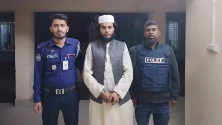 ৪ ছাত্রকে বলাৎকারের অভিযোগে মাদ্রাসা শিক্ষক গ্রেপ্তার