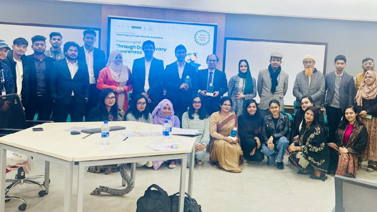 ‘অনলাইনে যত উপস্থিতি বাড়াচ্ছি, ততই কমছে ব্যক্তিগত তথ্যের গোপনীয়তা’