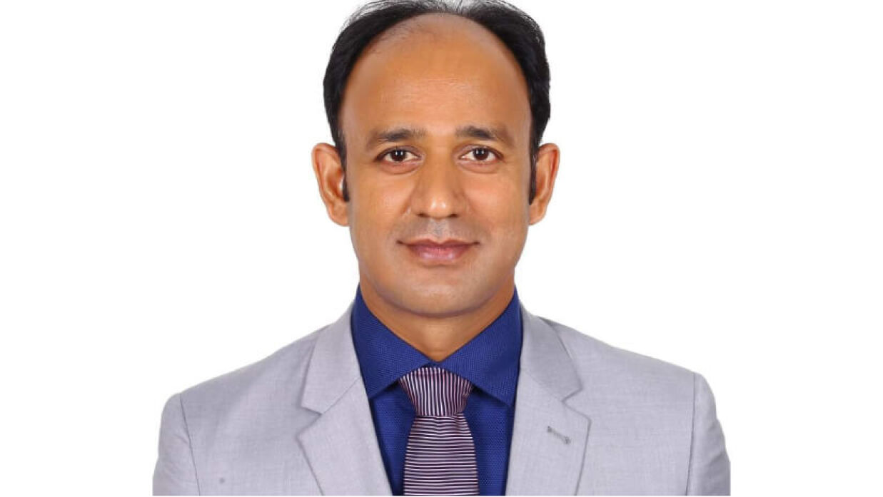  যে কারণে হাফপ্যান্ট পরে নামার ঘোষণা ব্যারিস্টার সুমনের