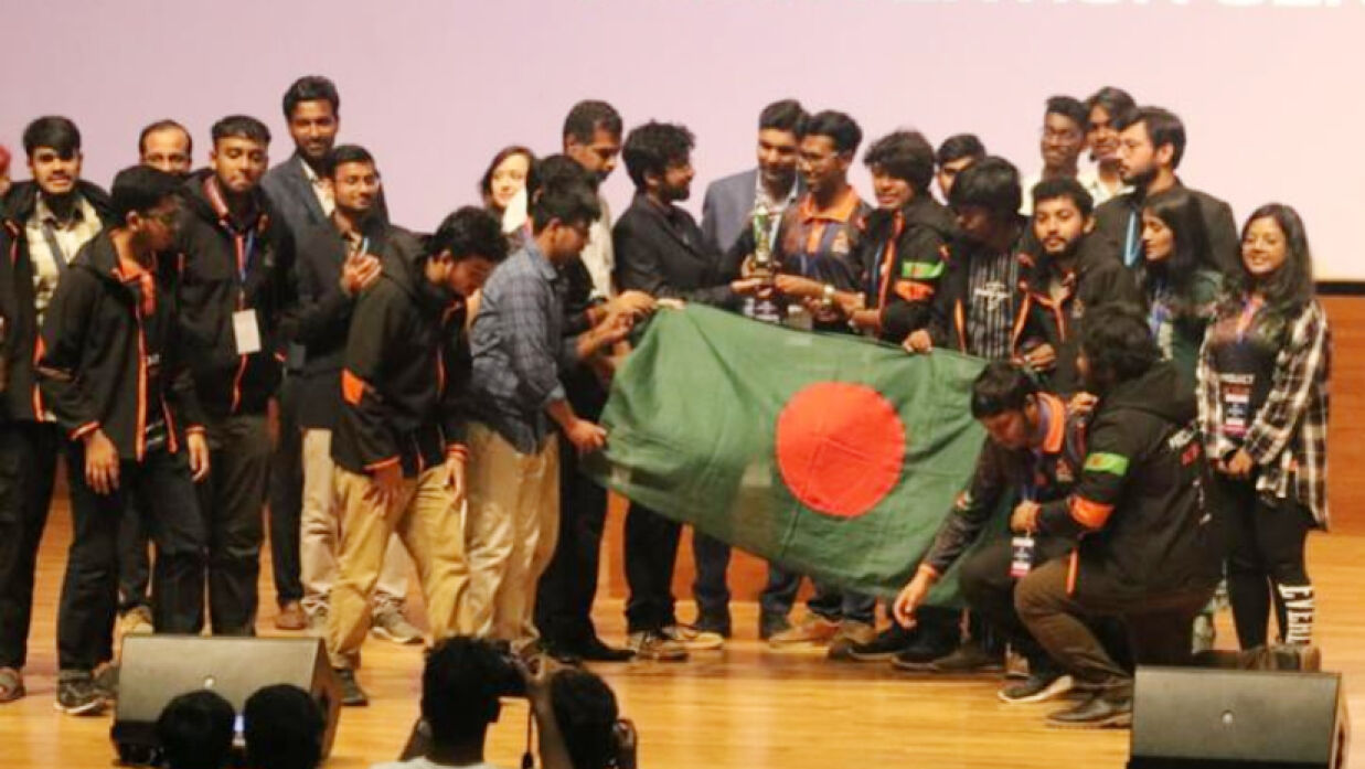 ভারতে অনুষ্ঠিত  আন্তর্জাতিক মহাকাশ প্রযুক্তি এবং প্রকৌশল প্রতিযোগিতায় আইইউটির একটি দল পুরস্কার জিতে নেয়।