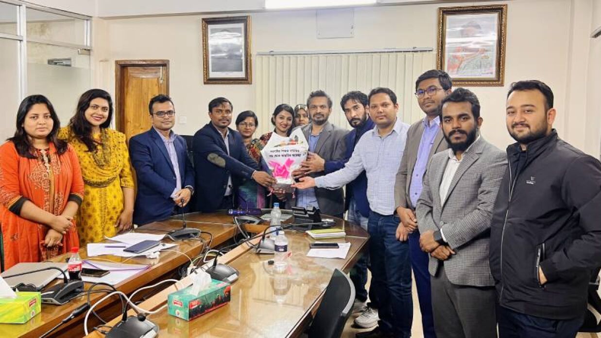 বিশ্ববিদ্যালয়ের কনফারেন্স কক্ষে বিডিইউ শিক্ষক সমিতির আনুষ্ঠানিক আত্মপ্রকাশের ঘোষণা দেওয়া হয়