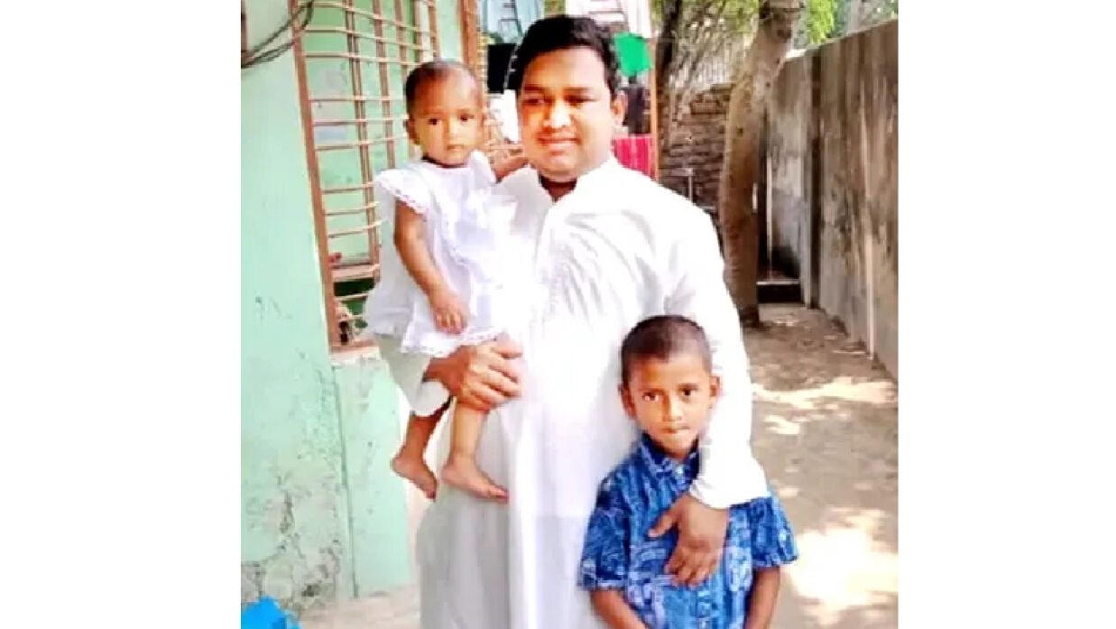 সন্তানদের সঙ্গে খাইরুল