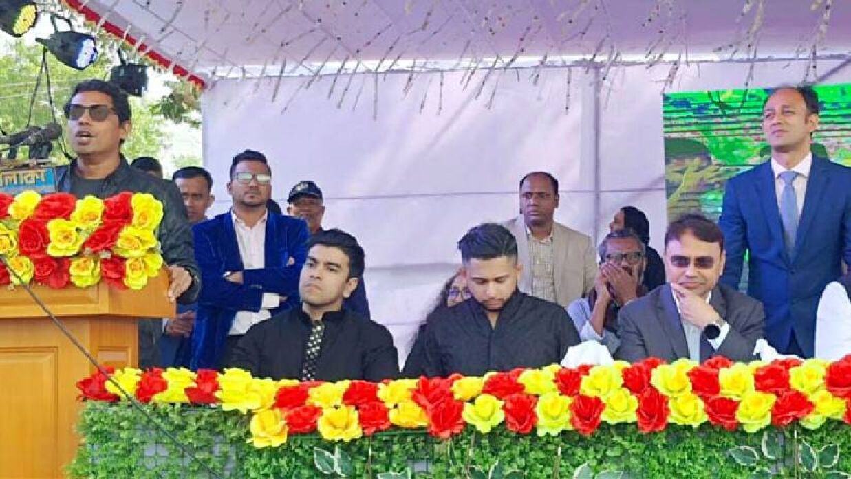 অনুষ্ঠানে  বক্তব্য রাখছেন জুনাইদ আহমেদ পলক