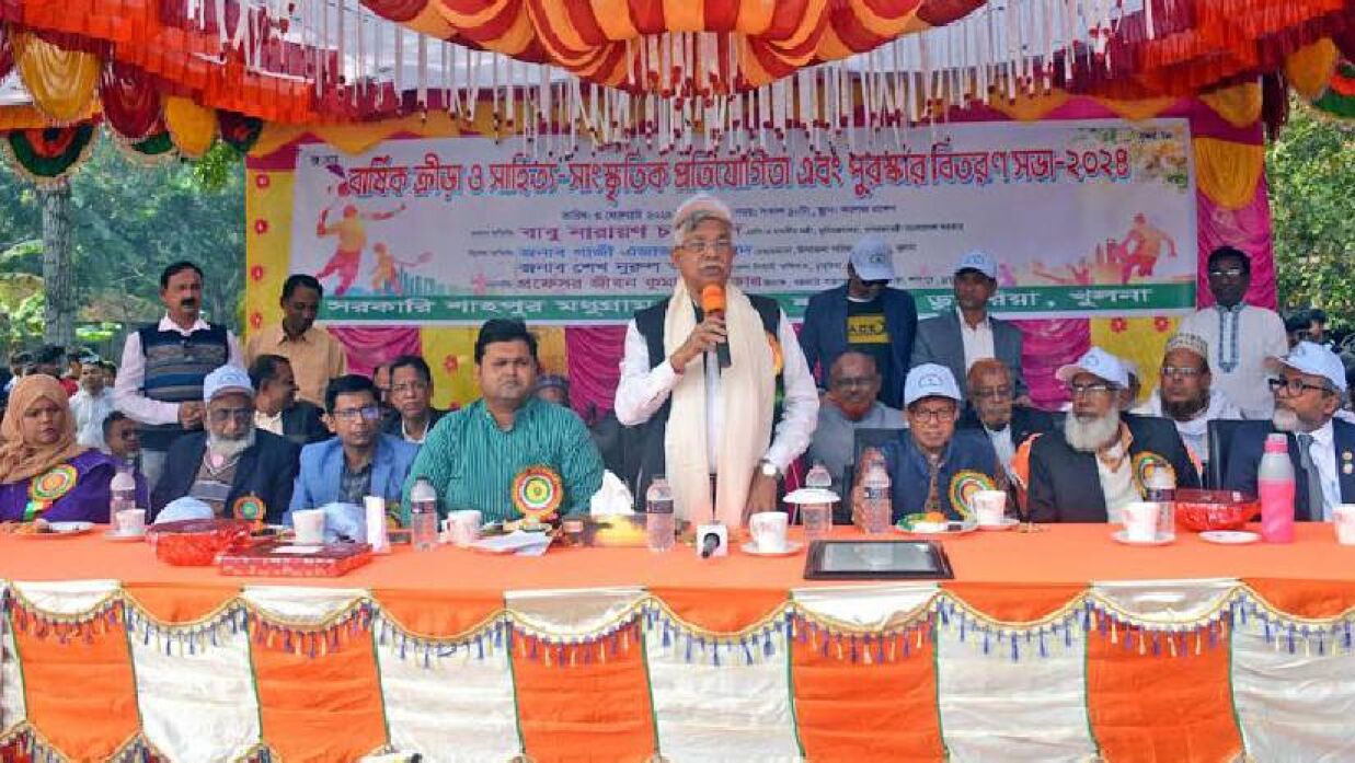 অনুষ্ঠানে বক্তব্য রাখছেন ভূমিমন্ত্রী নারায়ণ চন্দ্র চন্দ