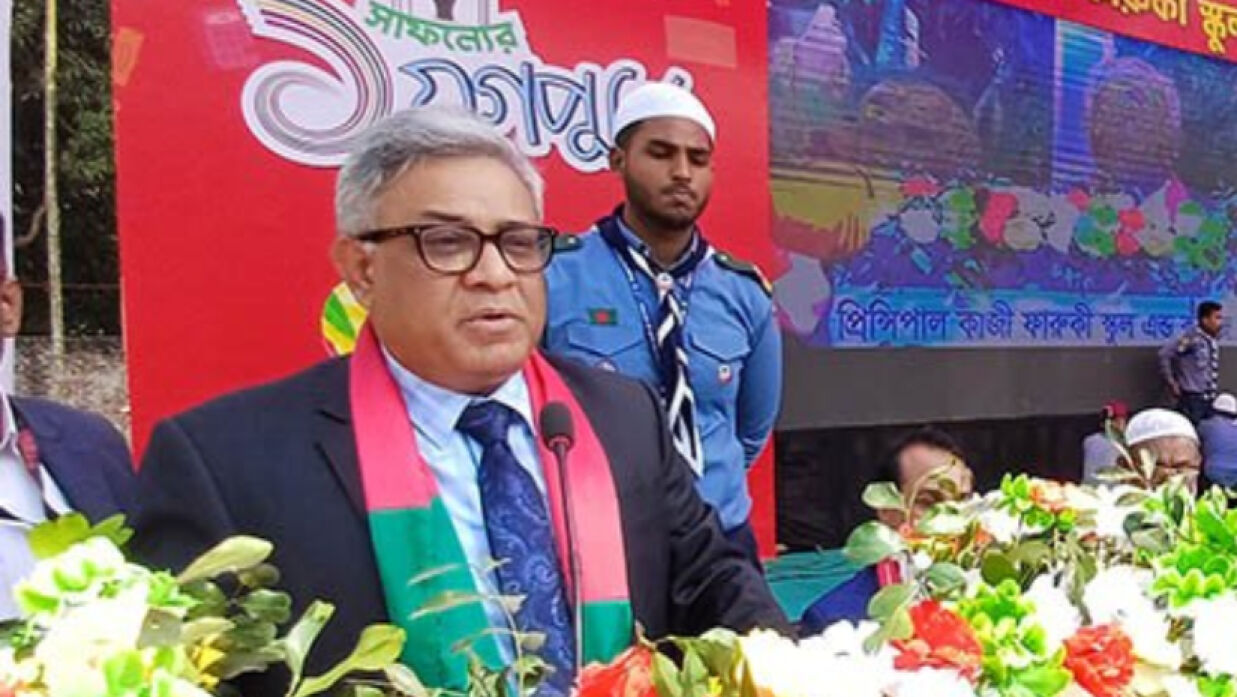 অনুষ্ঠানে বক্তব্য দিচ্ছেন ঢাকা বিশ্ববিদ্যালয়ের উপাচার্য অধ্যাপক মাকসুদ কামাল