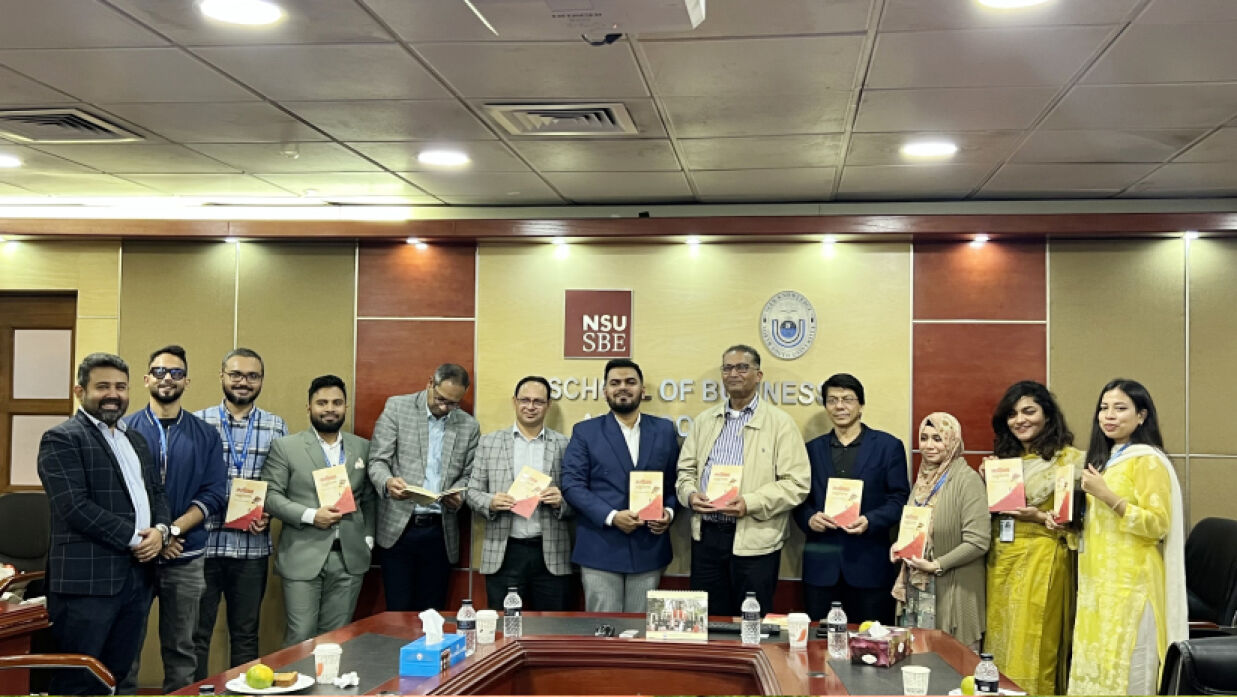 ক্যারিয়ার এক্সিলেন্স বইটির
মোড়ক উন্মোচন অনুষ্ঠান