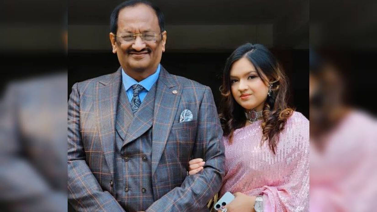 খন্দকার মুশতাক আহমেদ ও সিনথিয়া ইসলাম তিশা