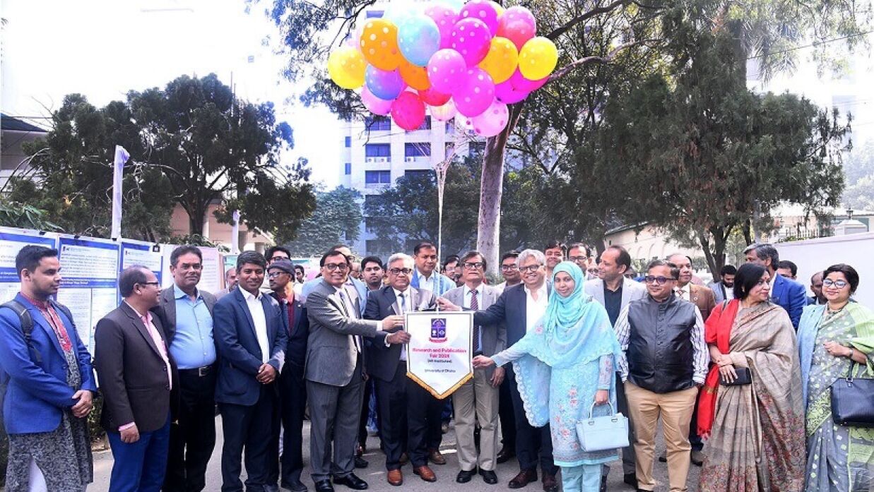 ঢাবিতে গবেষণা ও প্রকাশনা মেলার উদ্বোধন করেন উপাচার্য অধ্যাপক ড. এ এস এম মাকসুদ কামাল