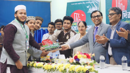 ঢাবি আয়োজিত জাতীয় দ্বাদশ ভাষা বিতর্কে চ্যাম্পিয়ন তা'মীরুল মিল্লাত মাদ্রাসা 