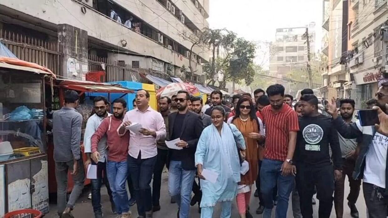 রাজধানীতে ছাত্রদলের লিফলেট বিতরণ