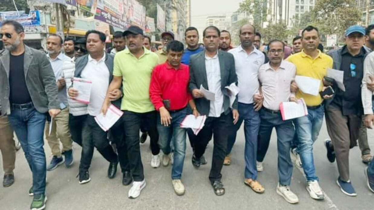 জিলানীর নেতৃত্বে রাজধানীতে স্বেচ্ছাসেবক দলের লিফলেট বিতরণ