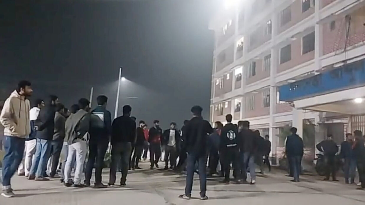 ছাত্রলীগের দুপক্ষের সংঘর্ষে রাতভর উত্তপ্ত মাভাবিপ্রবি, আহত ১০