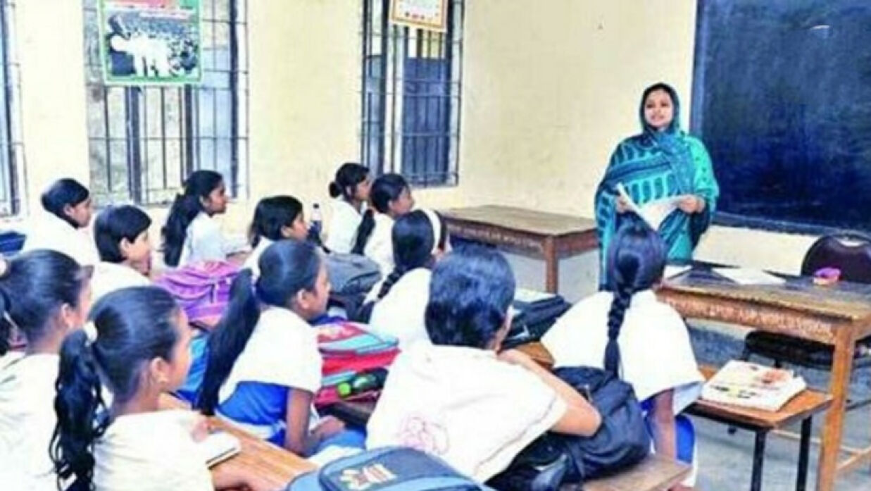 শ্রেণিকক্ষে শিক্ষক