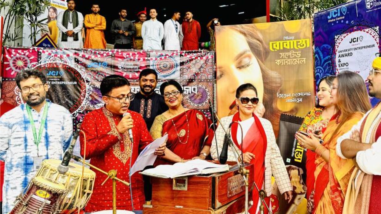 বর্ণিল উৎসব উত্তরা ইউনিভার্সিটিতে