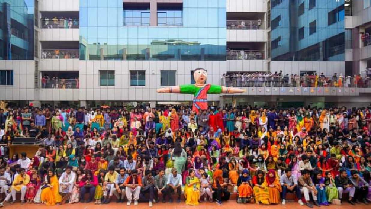 বাসন্তী রঙে সেজেছে ইন্ডিপেন্ডেট বিশ্ববিদ্যালয়