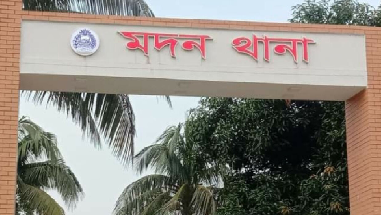 কলেজছাত্রীকে পথ থেকে তুলে নিয়ে ধর্ষণ কাউন্সিলর ছেলের