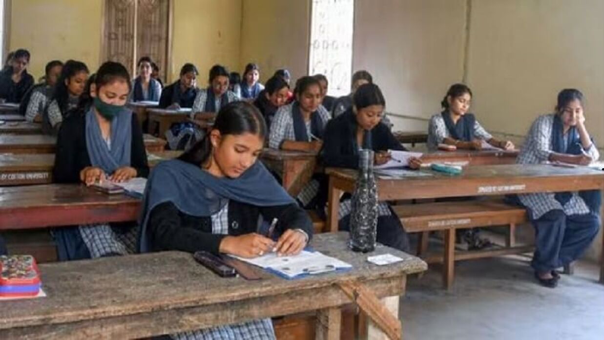 ভারতের পশ্চিমবঙ্গে উচ্চমাধ্যমিক পরীক্ষা শুরু হয়েছে