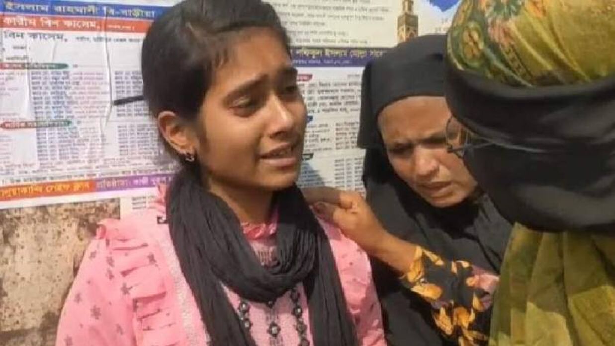 পরীক্ষা দিতে না পারায় কান্নায় ভেঙে পড়েন শিক্ষার্থীরা