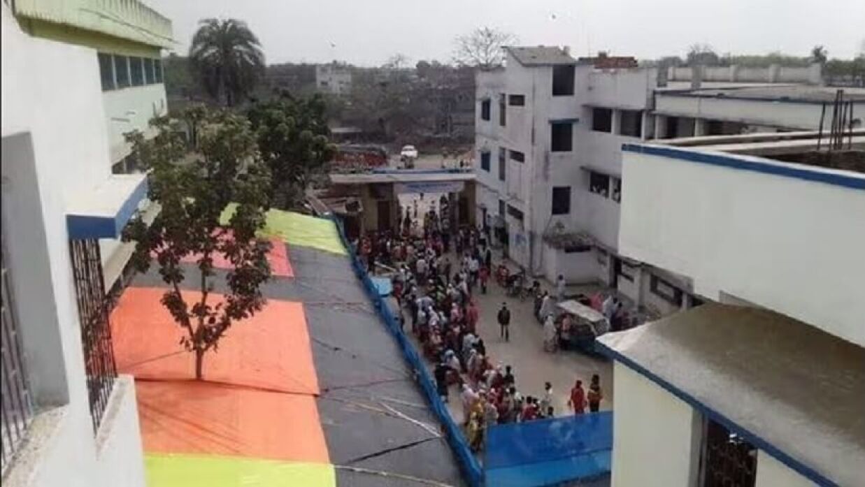 মালদার কালিয়াচকে স্থানীয়দের বিক্ষোভ