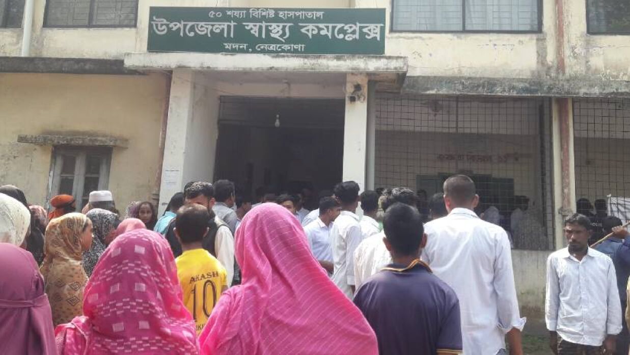 বেপরোয়া গাড়ি কেড়ে নিলো কলেজ ছাত্রীর প্রাণ