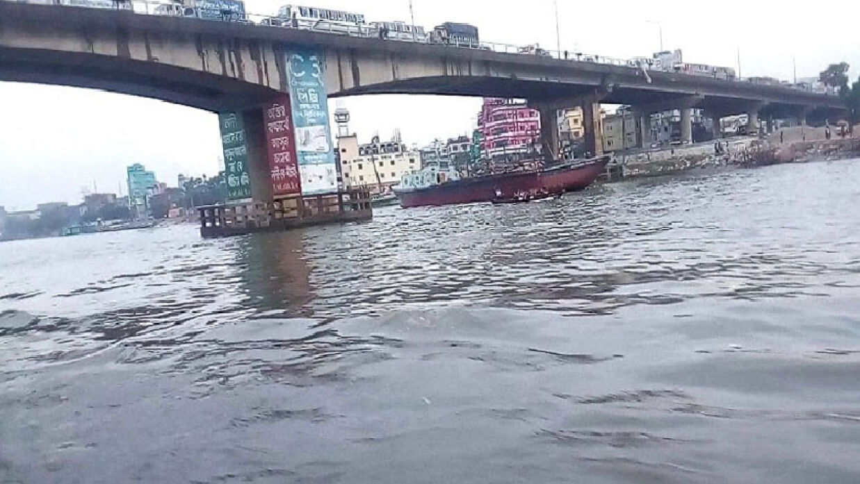 সেতু সংস্কারে ঢাকা থেকে যে ২১ জেলায় বাড়তি যানজট, বিকল্প পথের তালিকা প্রকাশ 