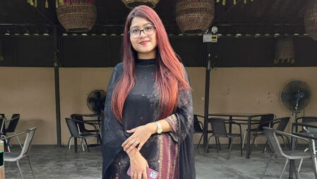 স্নাতকের পর এবার স্নাতকোত্তরেও স্বর্ণপদক পাচ্ছেন ইস্ট ওয়েস্টের সুমনা ইয়াছমিন 