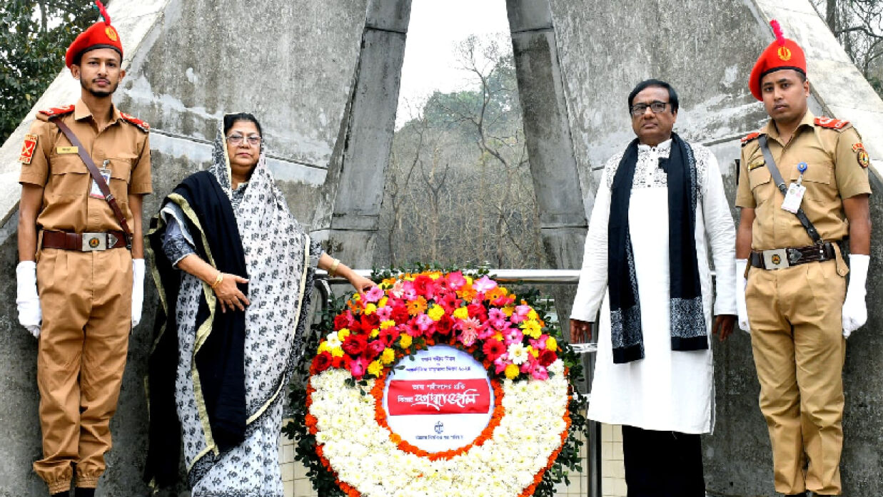 শহিদদের প্রতি শ্রদ্ধা নিবেদন 