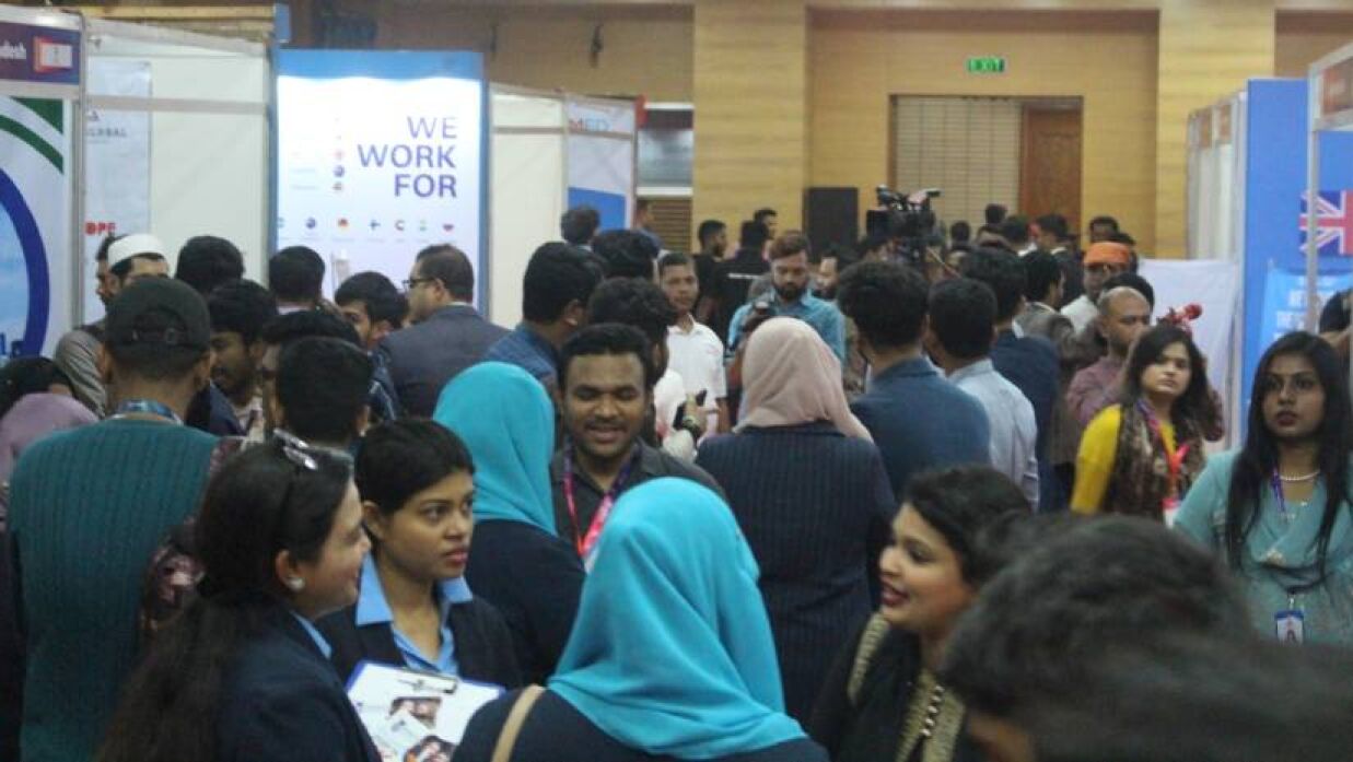 ঢাকার আগারগাঁওয়ে বঙ্গবন্ধু আন্তর্জাতিক সম্মেলন কেন্দ্রে শুরু হয় দু’দিন ব্যাপী এই শিক্ষা মেলা