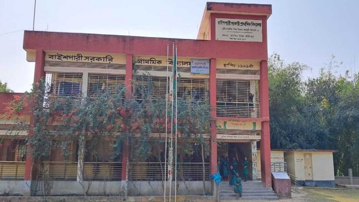 ২৩ দিন পর ক্লাসে ফিরছে ঘুমধুম সীমান্তের পাঁচ বিদ্যালয়ের শিক্ষার্থীরা