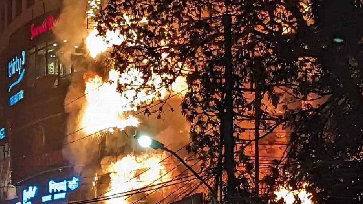 বেইলি রোডে আগুন