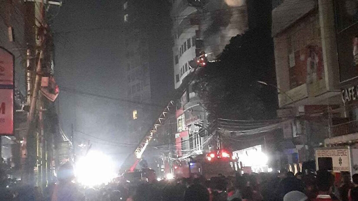 বেইলি রোডের আগুনে ৪৫ জনের মৃত্যুর খবর পাওয়া গেছে