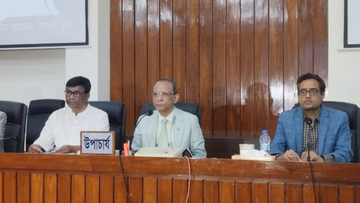 সংবাদ সম্মেলনে রাবি উপাচার্য