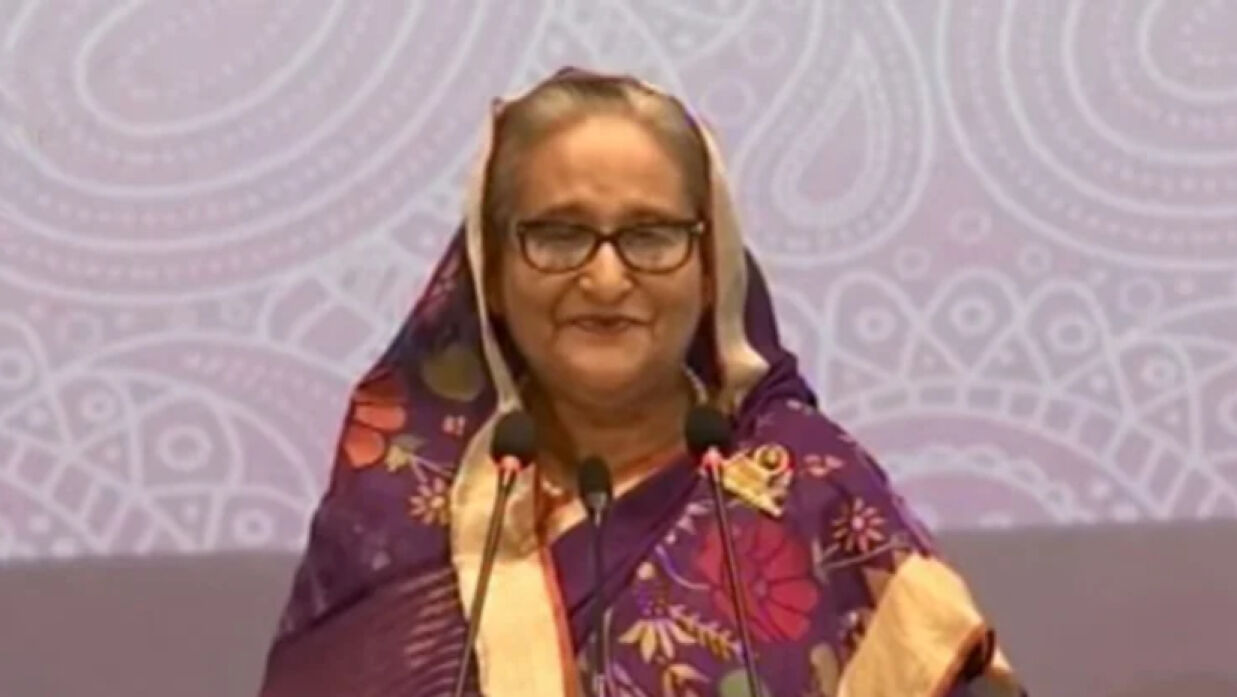 মেয়েদের এগিয়ে আসতে হবে, ঘরে বসে থাকলে চলবে না: প্রধানমন্ত্রী