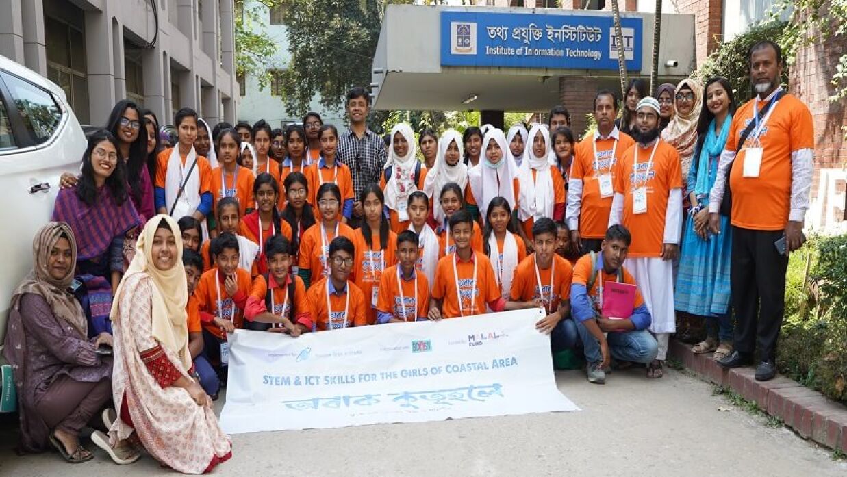 ঢাকায় বিজ্ঞান ও প্রযুক্তি স্থাপনা ঘুরে দেখল উপকূলের ৪০ শিক্ষার্থী