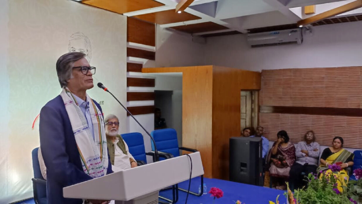 কবি সামাদের কবিতায় বিমোহিত কবিতা প্রেমিকরা