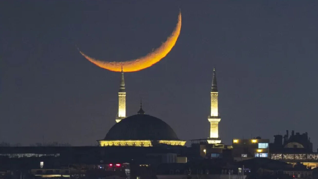 দেশের আকাশে চাঁদ দেখা গেছে, রোজা শুরু কাল