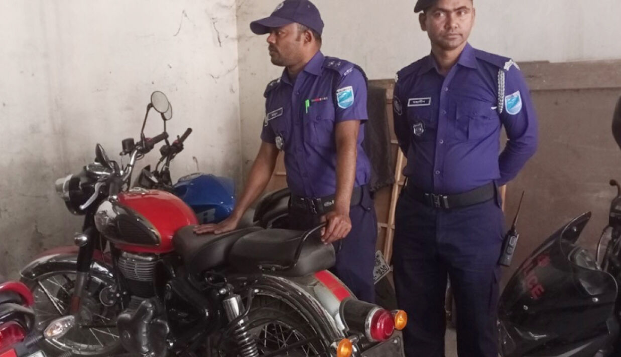 মোটরসাইকেলটি উদ্ধার করেছে পুলিশ