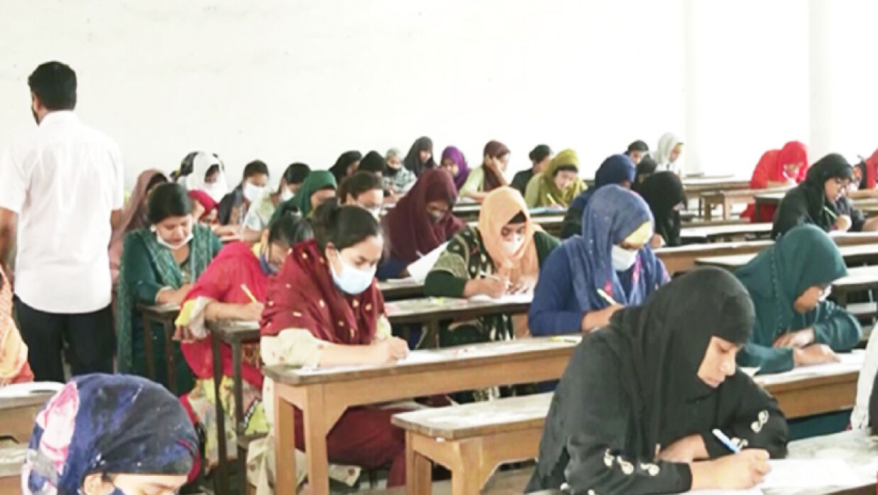 শুক্রবার সারাদেশে ১৮তম শিক্ষক নিবন্ধনের প্রিলিমিনারি পরীক্ষা অনুষ্ঠিত হয়