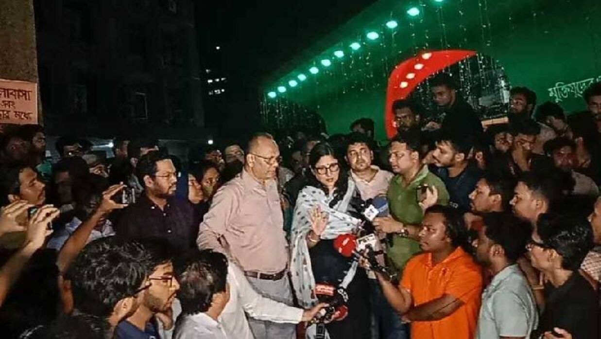 অভিযুক্তদের বিচারসহ পুরো প্রক্টরিয়াল বডির পদত্যাগ চান শিক্ষার্থীরা