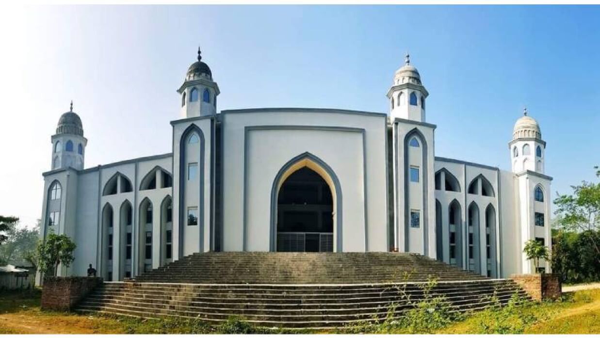 দৃষ্টিনন্দন ইবির মসজিদে চোখ জুড়ায় সবার